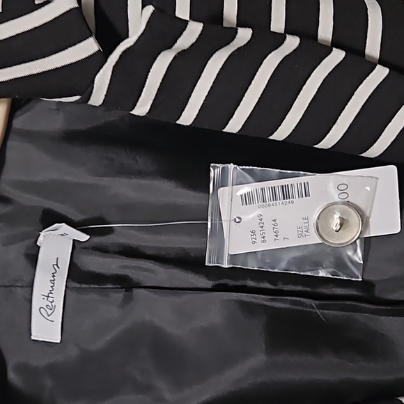 Black and white styling.. - Picture 3 of 5